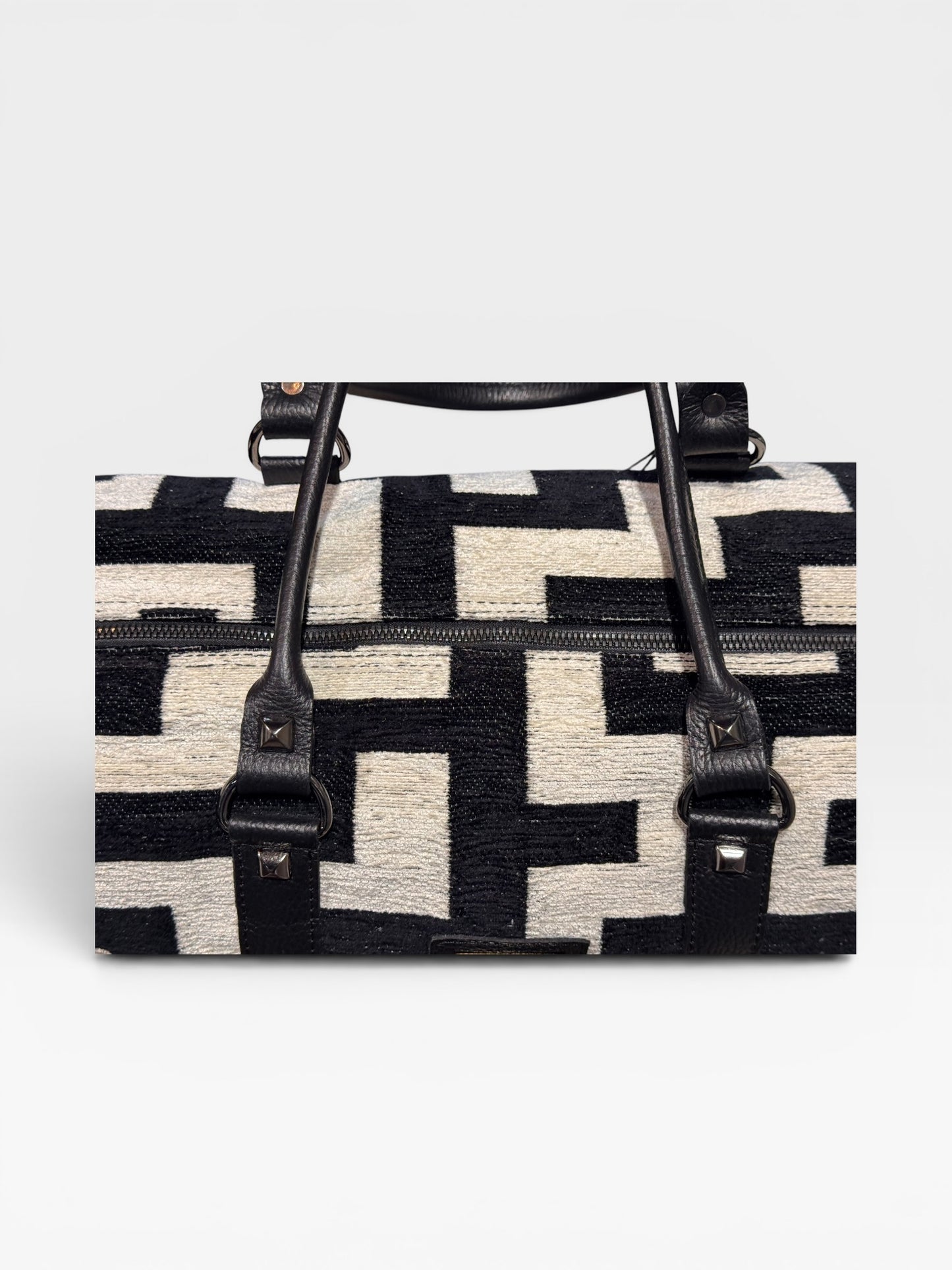 Thiseas Weekender