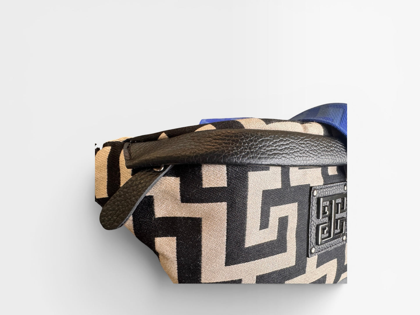 Doris Classic Cross Body