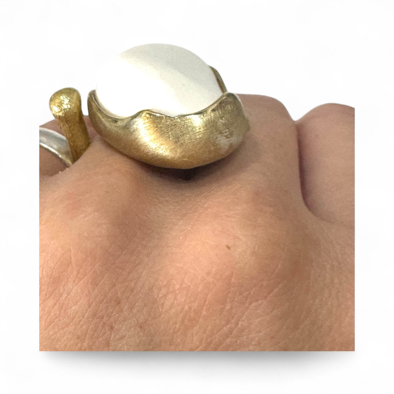 Black/White Stone Brass Ring