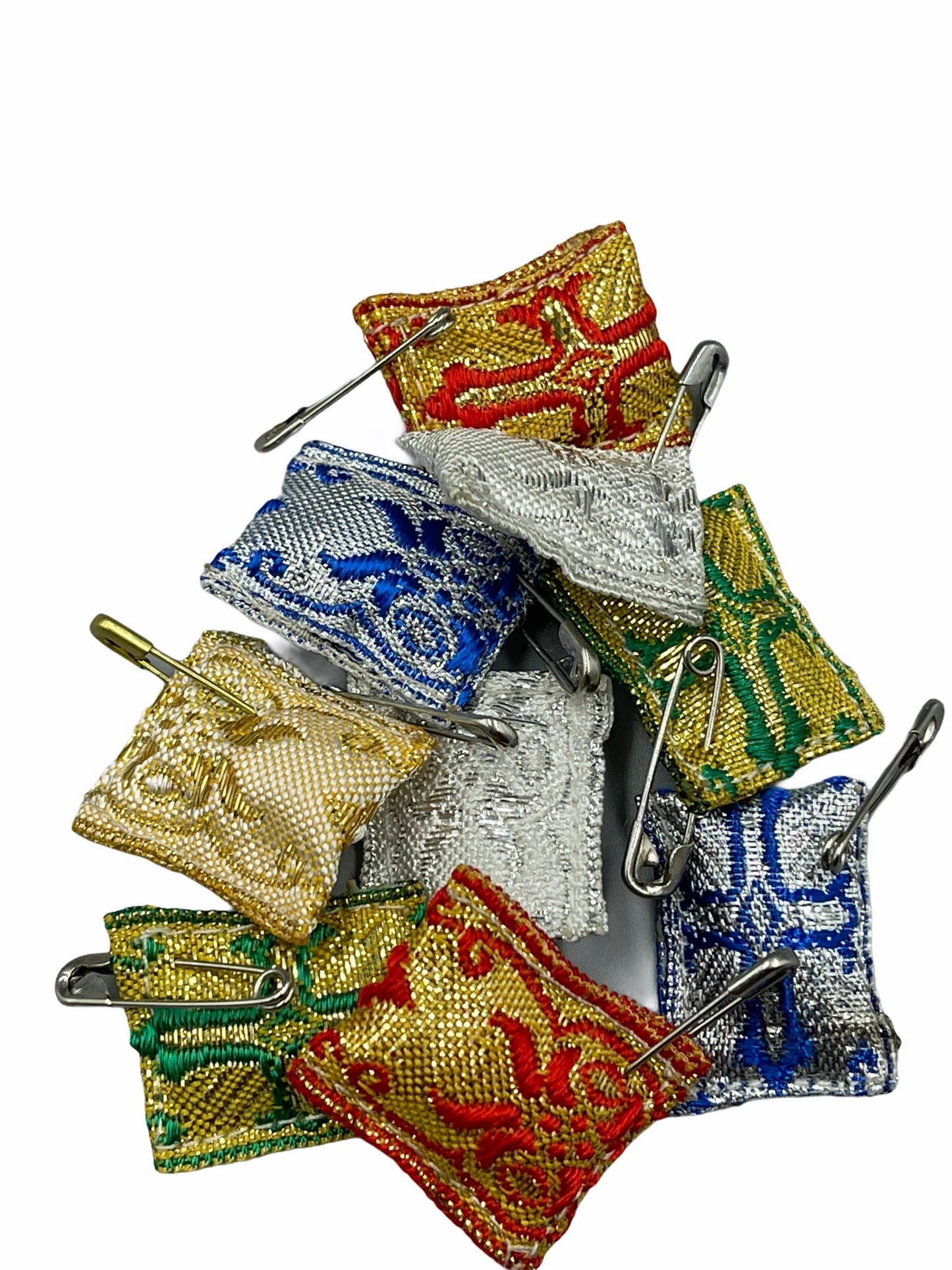Filahto-Good luck prayer pin
